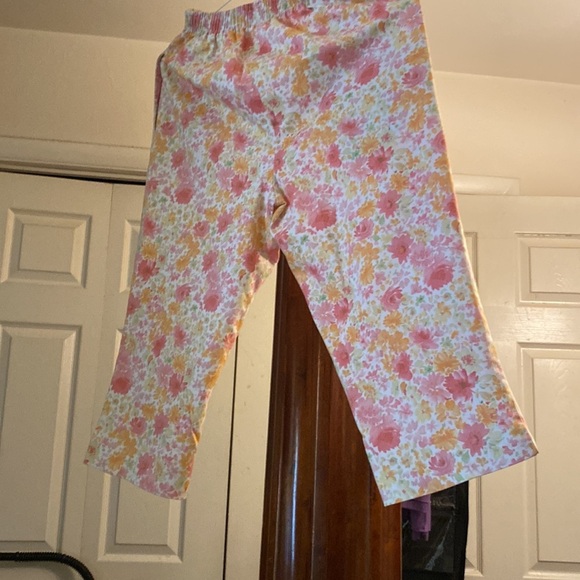 X small capris  flowery print w pinks oranges cutsy - Picture 2 of 8
